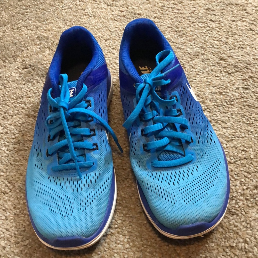 Brand new nikes worn once in the house